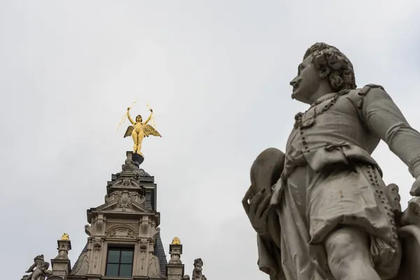 Αμβέρσα Βέλγιο Σεπτεμβρίου 2016 Άγαλμα Ενός Βασιλιά Που Κοιτάζει Ένα — Φωτογραφία Αρχείου