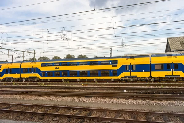 Antwerp, Belçika - 18 Sep 2016: Antwerp, Belçika, Avrupa 'daki süslü Hollanda demiryolu