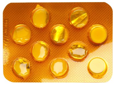 Beyaza izole edilmiş bir sürü hap.