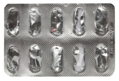 Kabarcıklardaki haplar beyaz arka planda izole edilmiş