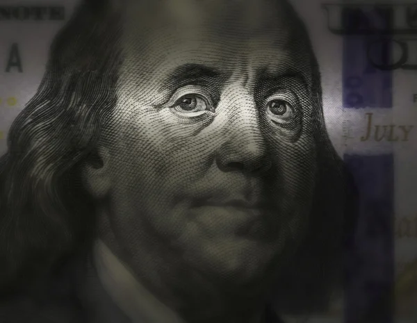 Ben Franklin'in yüz dolarlık bir banknot üzerinde 100