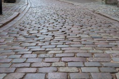 Taş döşeli eski kaldırım, yakın plan taş kaldırım..