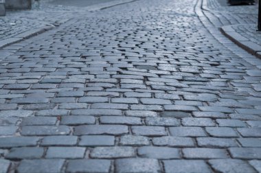 Eski kaldırım. Asfalt taşla kaplanmış, taş kaldırımlar yakın plan.