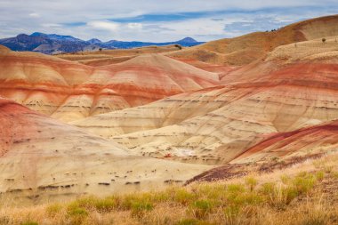 Oregon 'un doğusundaki Boyalı Tepeler, ABD