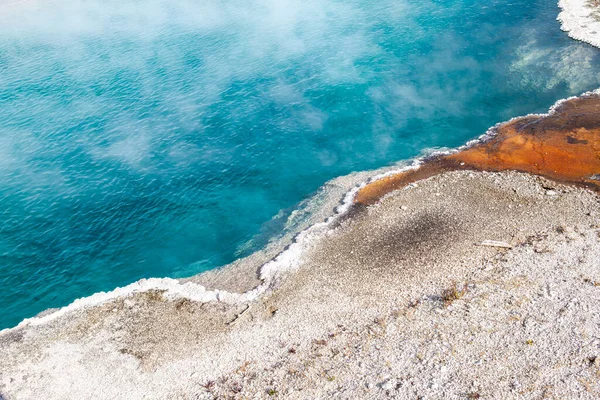 Територія Thumb Geyser в Єллоустонському національному парку. — стокове фото