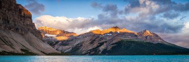 Yay Gölü Banff National Park, Alberta güneş doğarken