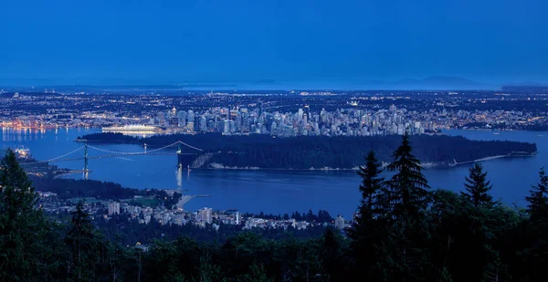 Lions Gate Bridge ve Canada Place, Vancouver, British Columbia — Stok fotoğraf