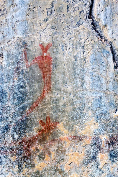 Native American pictographs on the walls of Grotto Canyon near Canmore, Alberta — Zdjęcie stockowe