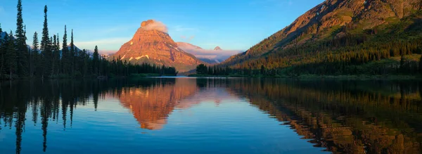 Sinopah Mountain and Many Glaciers, Glacier National Park, Montana — Stock Photo, Image