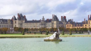 Romulus göleti, Fontainebleau Fransız Bahçesi ve Fontainebleau Şatosu Sonbaharda
