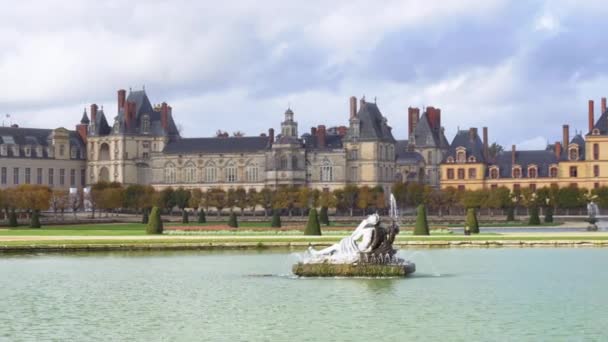 로물루스 연못, 프랑스 정원 과 퐁텐블로 성 가을에 — 비디오