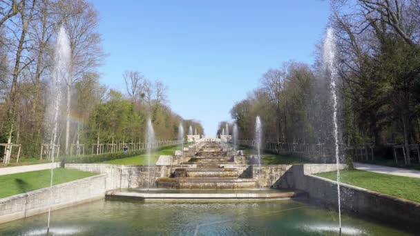 Большой каскад в парке Сё - Франция — стоковое видео