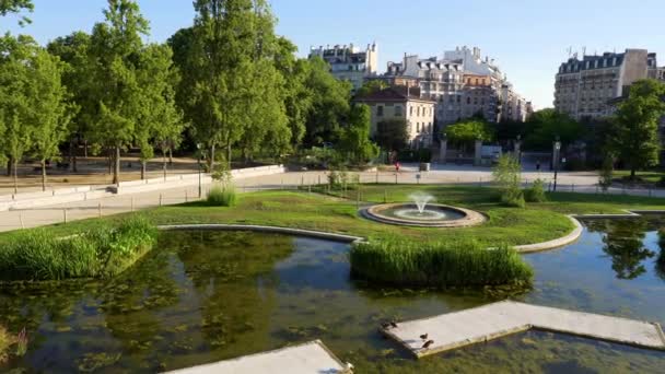 Paris France August 2022 Pan Shot Garden Renovated Georges Brassens — Vídeo de stock