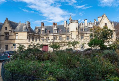 Samuel Paty Meydanı 'ndan Orta Çağ Müzesi' nin dış görünüşü - Paris, Fransa