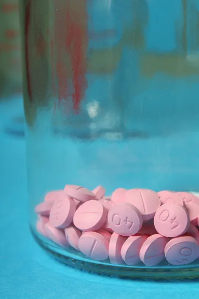 Pink Pills in a Glass Container — Stock Photo, Image