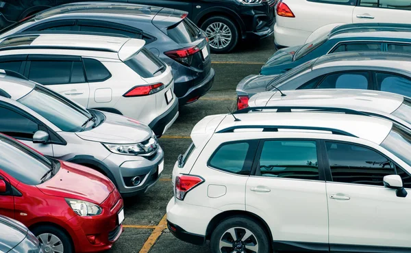 Coche Aparcado Estacionamiento Del Aeropuerto Alquiler Vista Aérea Del Aparcamiento — Foto de Stock