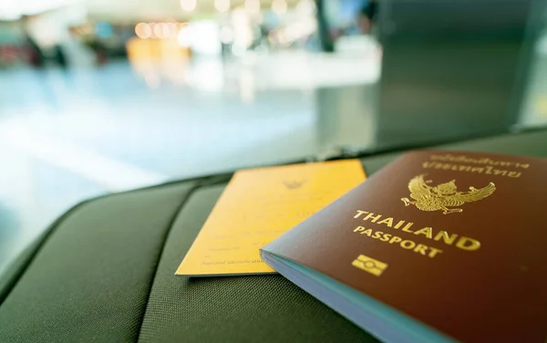 Thailand Passport Vaccine Passport Baggage Blur Background Tourist Airport Certificate — Stock Photo, Image