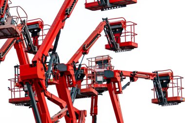 Eklemli gerdirme. Hava platformu kaldırması. Teleskopik patlama asansörü beyaz arkaplanda izole edildi. Kiralık ve satılık seyyar vinç. Bakım ve onarım asansör servisi. Turna bayiliği.