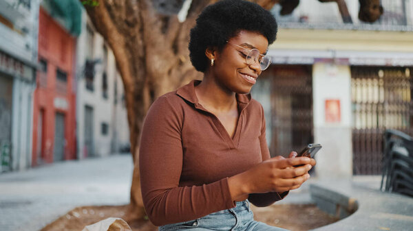 Smiling African Woman Casuals Chatting Friends Phone Pretty Dark Skinned Royalty Free Stock Photos