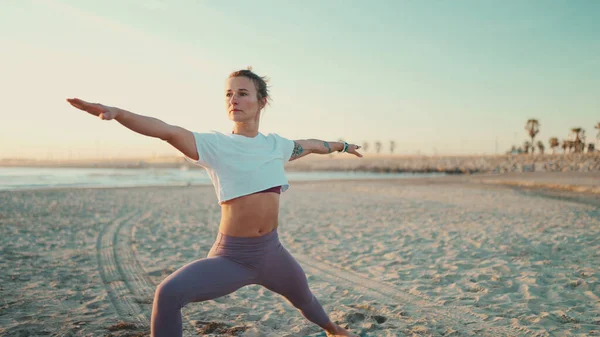 Portretul Unei Femei Sportive Care Face Yoga Mare Fata Yoghin — Fotografie, imagine de stoc