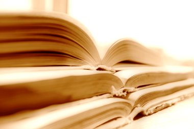 eski kitap tablo açık