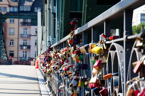 Castle closed as a symbol of strong love — Stock Photo, Image