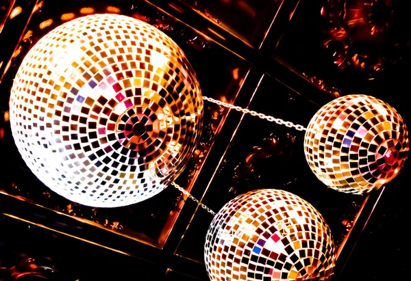 Bolas espejadas con resplandor discoteca de decoración ligera — Foto de Stock