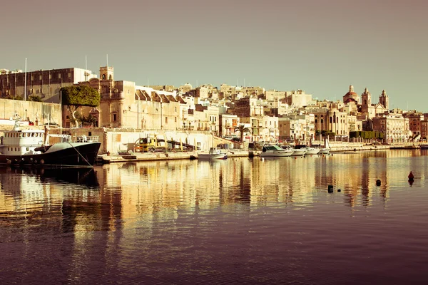 Vue du magnifique front de mer de Vittiriosa — Photo