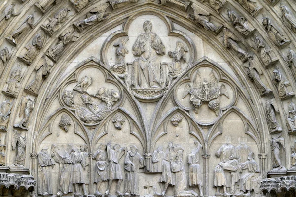 Tympanum de la Catedral de Saint-Etienne . — Foto de Stock