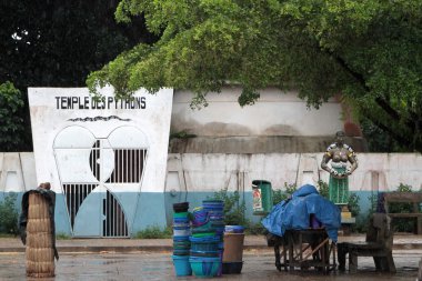 piton tapınak daha önce yüklü market.