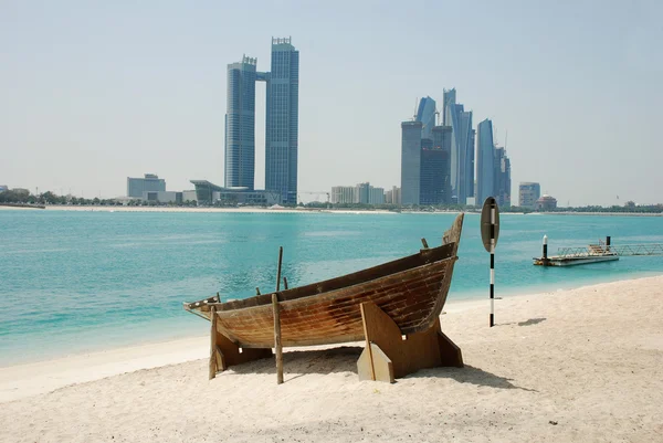 El horizonte de abu dhabi — Foto de Stock