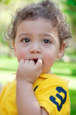 Çocuk oyun alanı üzerinde