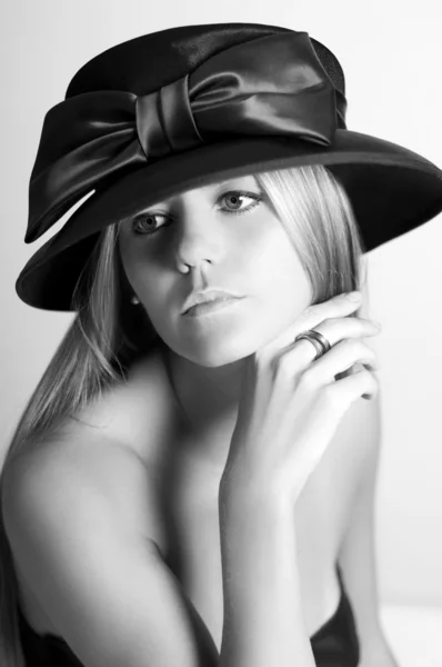 Glamour dam i hatt — Stockfoto