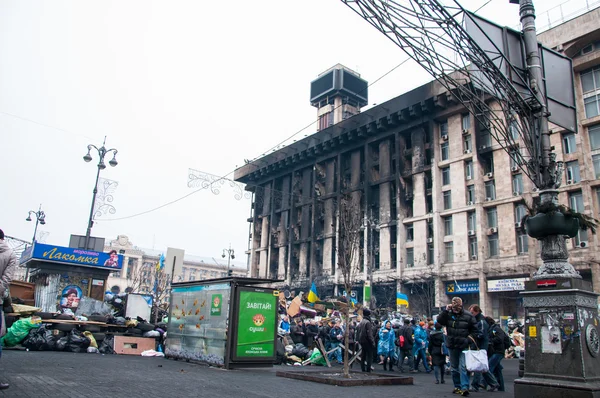 KIEV, UCRANIA 22 DE FEBRERO: La casa de los sindicatos quemada como resultado del ataque policial antidisturbios 2014 — Foto de Stock