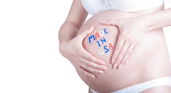 Gravid mage med "made in usa" skylt isolerade — Stockfoto