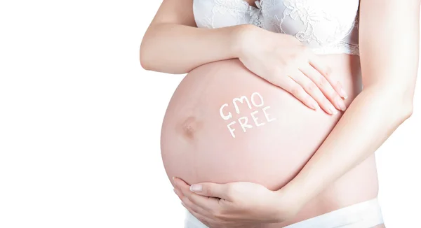 Gravid mage med "gmo-fria" skylt isolerade — Stockfoto