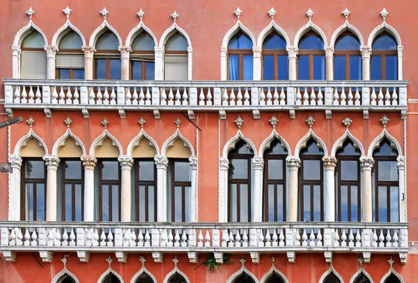 Windows gevel Venetië — Stockfoto