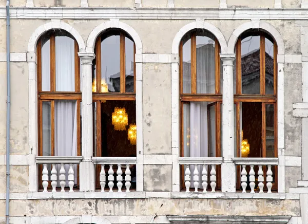 Velhas janelas Veneza — Fotografia de Stock