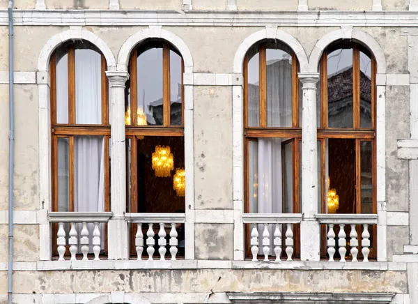 Ventanas antiguas Venecia — Foto de Stock