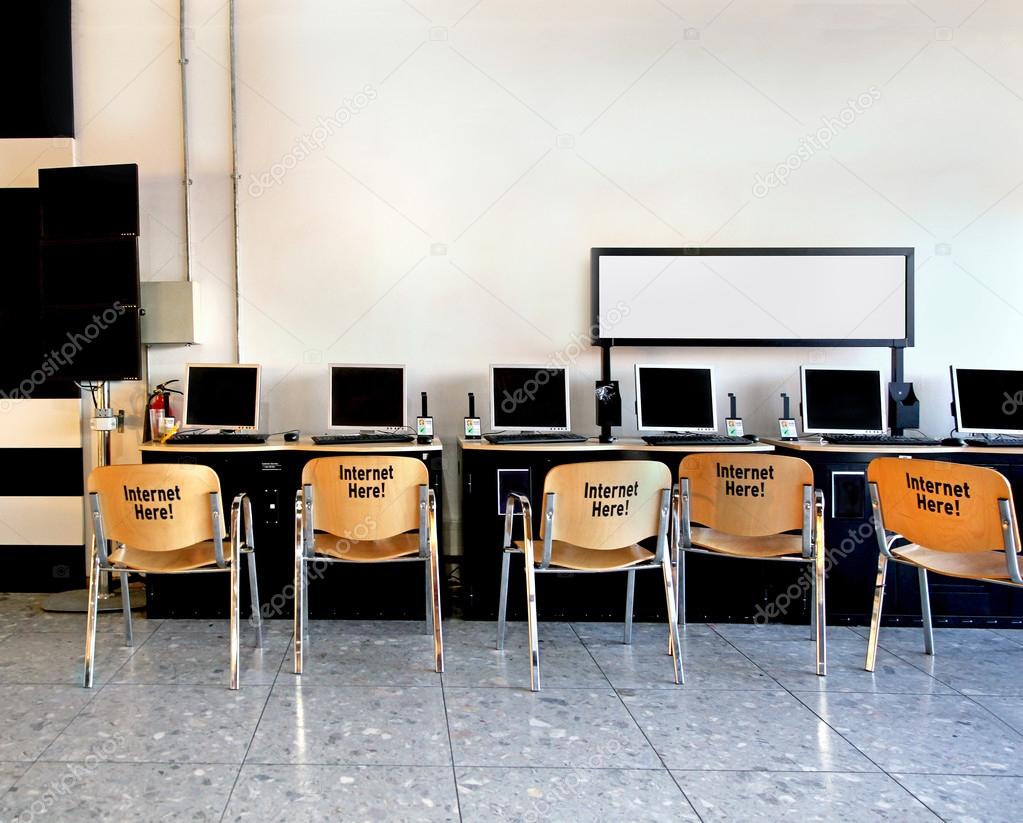 Internet cafe Stock Photo ttatty 22430711