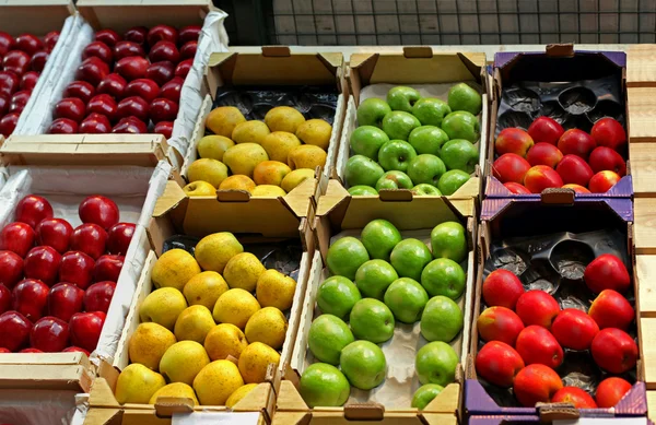 Caixas de maçãs — Fotografia de Stock