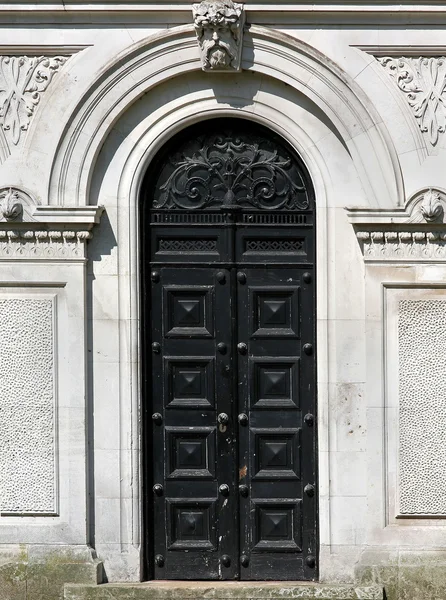 Porta preta antiga — Fotografia de Stock