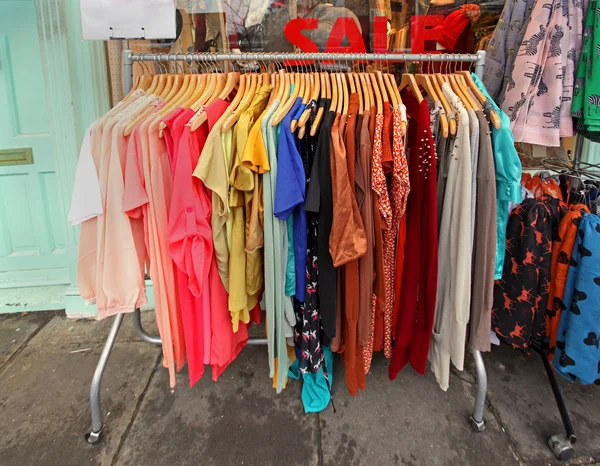 Venda de roupas — Fotografia de Stock