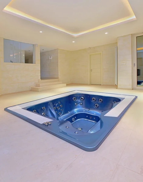 Grote hot tub — Stockfoto