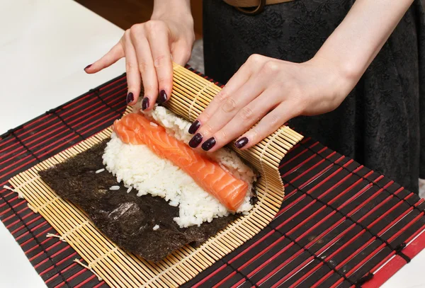 寿司を作る — ストック写真