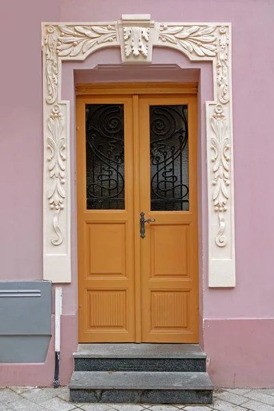 Antigua Puerta Entrada Cerrada Madera Retro Con Arco Decorativo —  Fotos de Stock