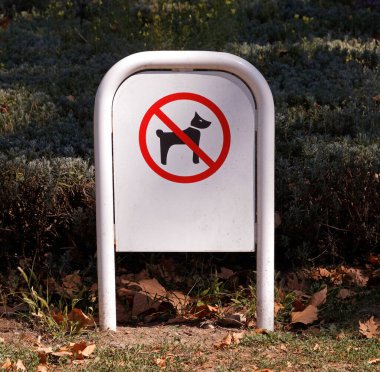 Halk parkına köpek giremez.