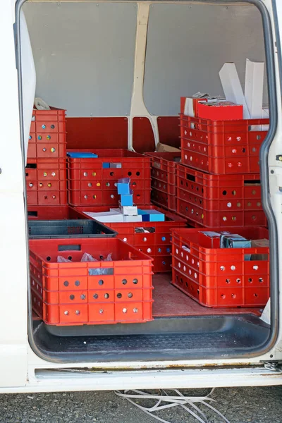 Open Door Van Goods Plastic Crates Need Delivered — Stock Photo, Image