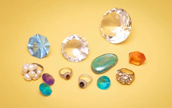 Anillos Diamantes Caros Con Brillantes Piedras Preciosas Colores Joyas — Foto de Stock