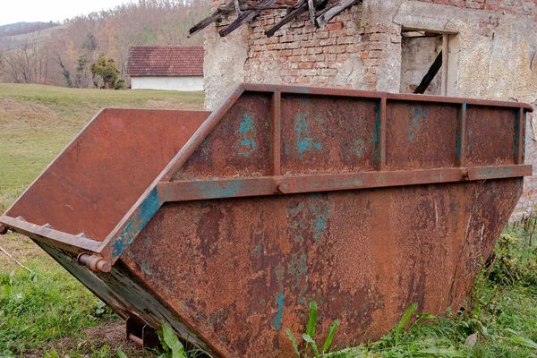 Rusty Metalen Container Het Veld Buiten Gebruikt Voor Verwijdering Van — Stockfoto